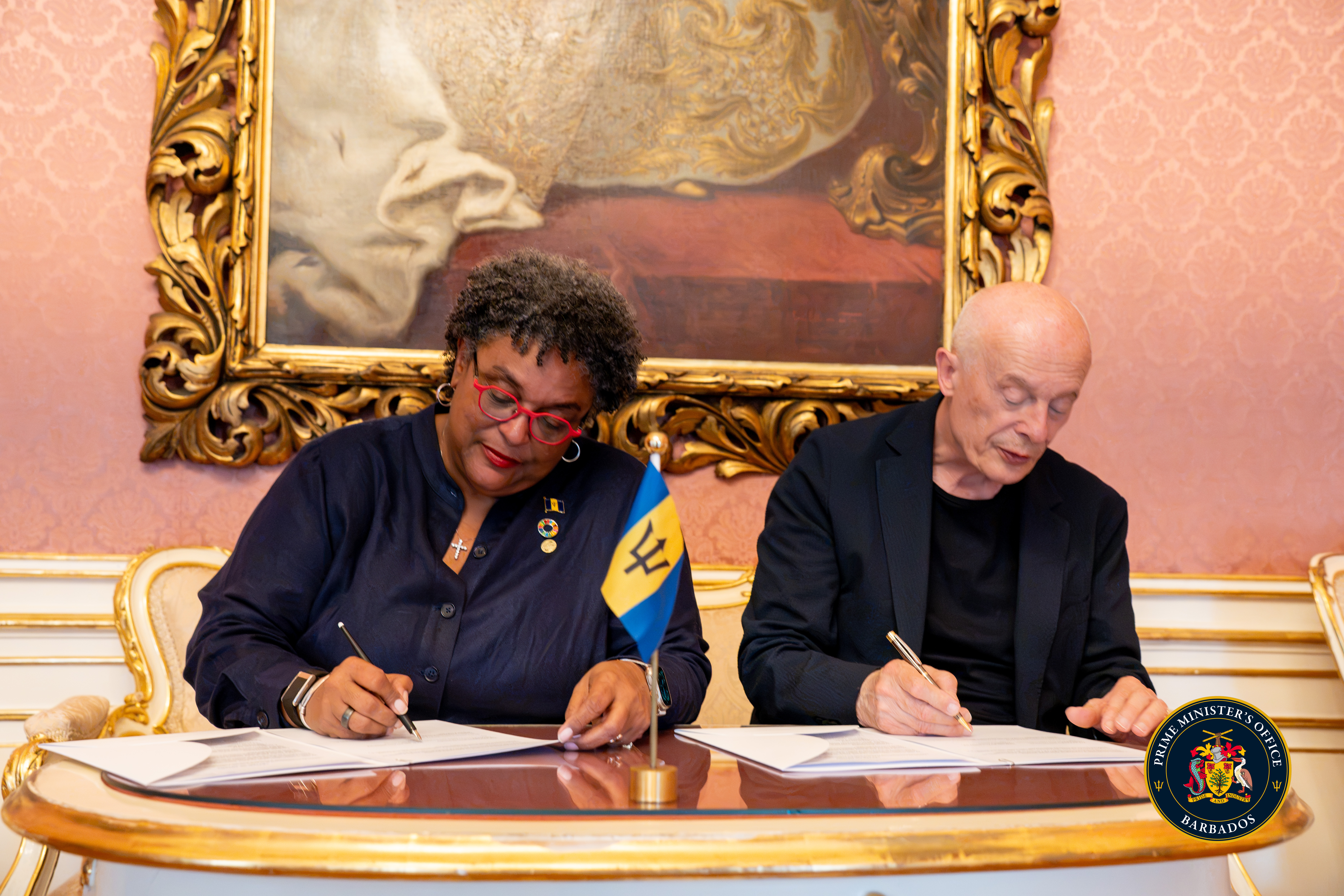Prime Minister Mia Amor Mottley and IIASA Director General Hans Joachim (John) Schellnhuber signing the agreement during the visit.