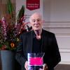 Picture of John Schellnhuber with the German Cultural Policy Prize