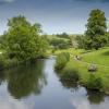 Das Fluss-Ypsilon bei Bakewell, Derbyshire, England